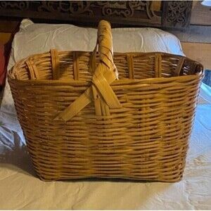 Vintage Handmade Woven Wicker Basket 23"x18"x13" w/Handle, Fruit Harvest Basket